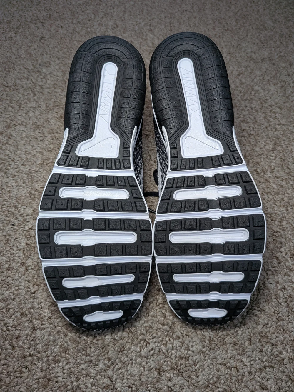 Nike Air Max Sequent 2 • Women’s 8.5 • Black/White • Like New - Picture 5 of 7